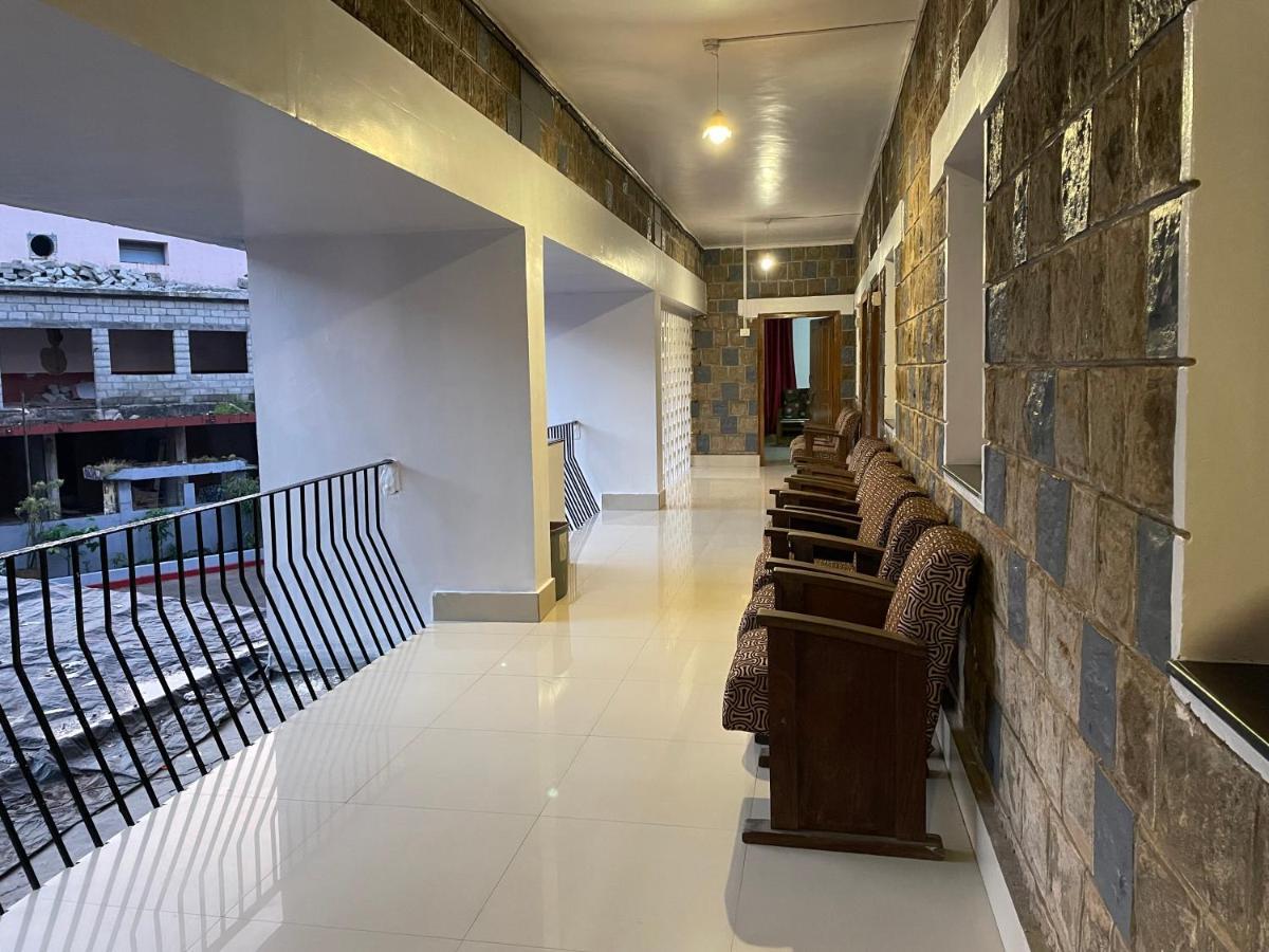 Hotel Caveri Madikeri Exterior photo
