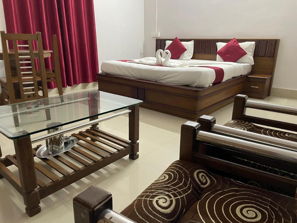 Hotel Caveri Madikeri Exterior photo