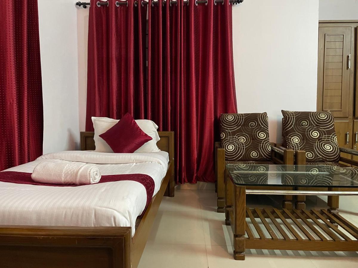 Hotel Caveri Madikeri Exterior photo