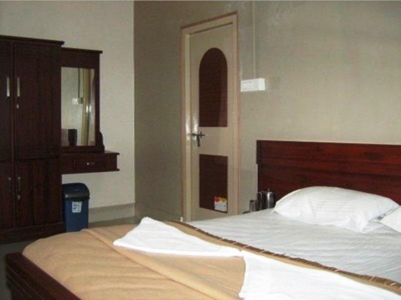 Hotel Caveri Madikeri Exterior photo